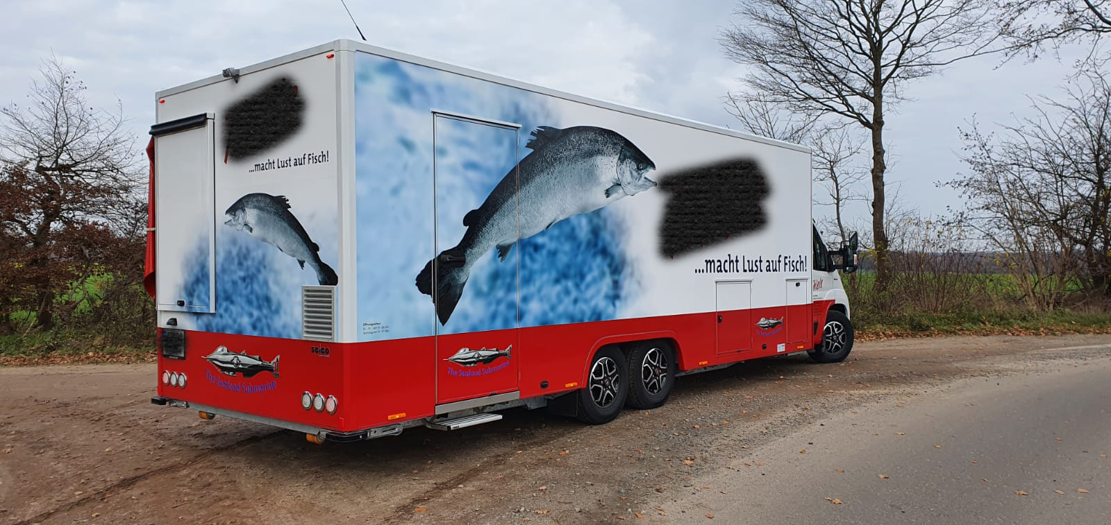Außenansicht Rückwand Fischmobil Fischverkaufswagen