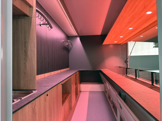 Verkaufsraum in einem Fleischverkaufsmobil