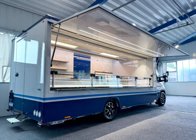 Verkaufswagen Fisch Heckansicht außen