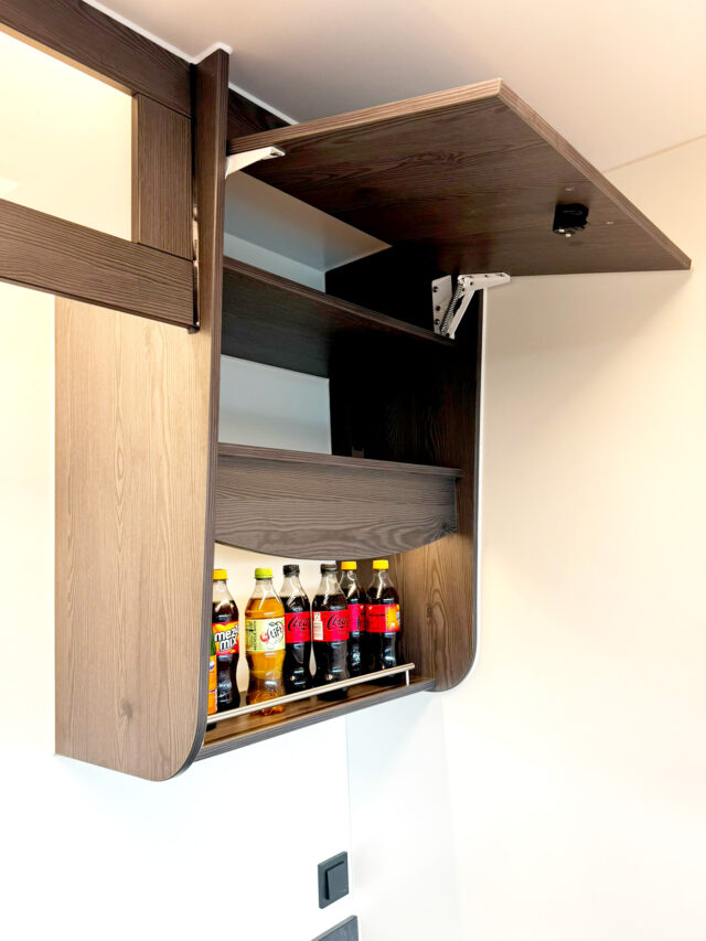 Verkaufswagen Marktfahrzeug mit Hängeschrank